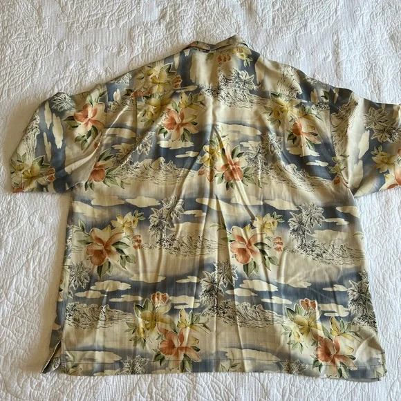 Tommy Bahama camp shirt - Picture 3 of 3
